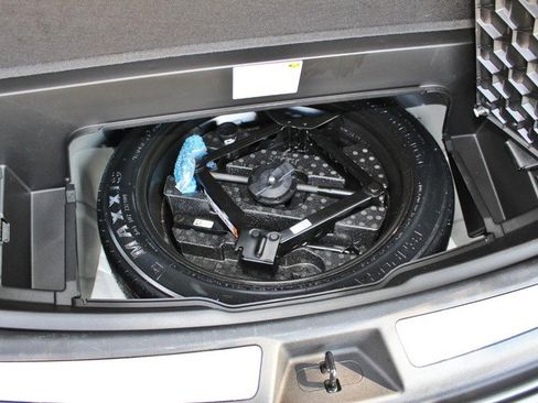 Used 2023 Cadillac XT6 Luxury image 16