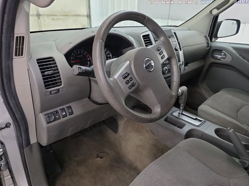 Used 2014 Nissan Frontier SV image 21