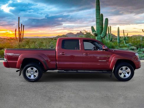 Used 2015 Toyota Tacoma PreRunner w/ TRD Sport Package RWD image 2