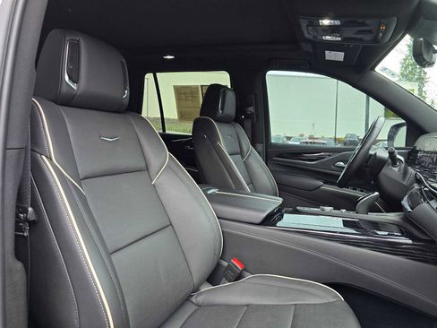 Used 2024 Cadillac Escalade Sport image 11