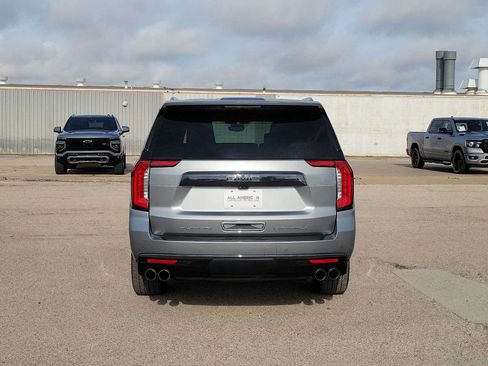 Used 2023 GMC Yukon XL Denali Ultimate AWD/4WD image 7