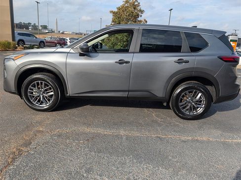 Used 2024 Nissan Rogue S image 7