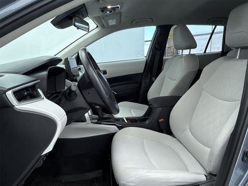 Used 2023 Toyota Corolla Cross LE image 11