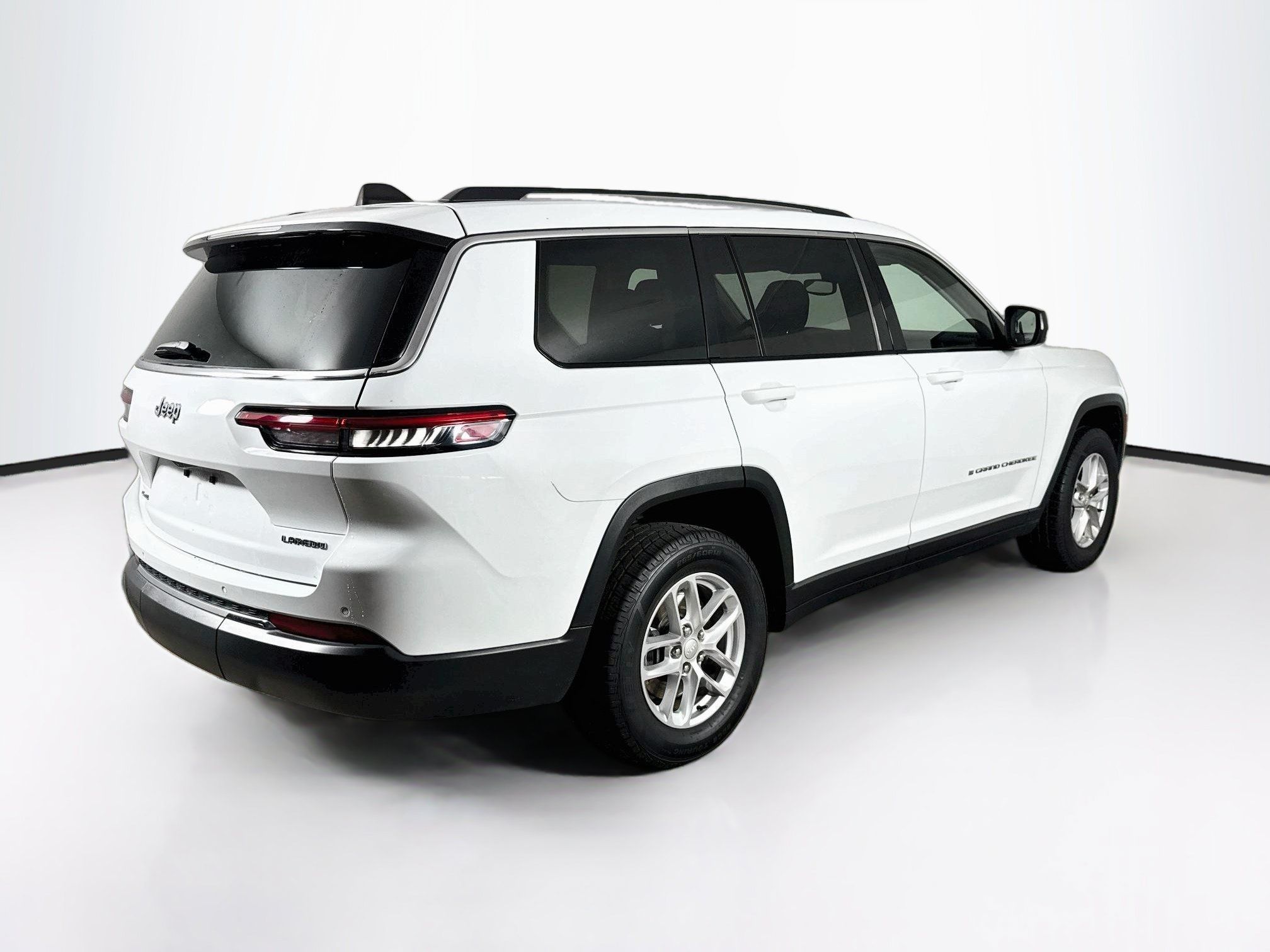 Used 2023 Jeep Grand Cherokee L Laredo AWD/4WD image 31