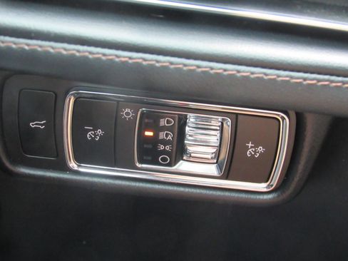 Used 2023 Lincoln Aviator Reserve w/ Equipment Group 201A AWD/4WD image 17