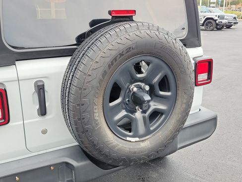 Used 2024 Jeep Wrangler Unlimited Sport AWD/4WD image 8