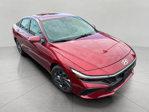 Used 2024 Hyundai Elantra Blue FWD image 4