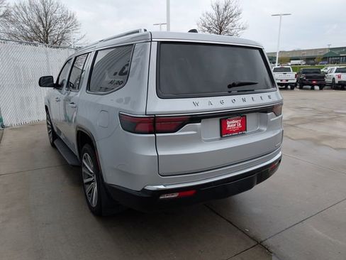 Used 2024 Jeep Wagoneer Series III w/ Flexible Seating Group image 15