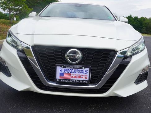 Used 2021 Nissan Altima 2.5 SV w/ SV Premium Package FWD image 2