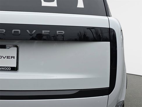 New 2025 Land Rover Range Rover Long Wheelbase SE image 36