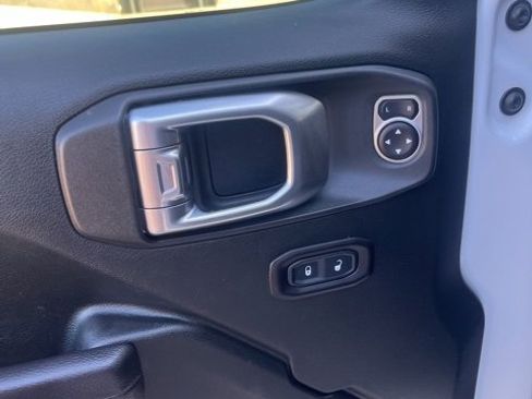 Used 2018 Jeep Wrangler Unlimited Sport S image 12