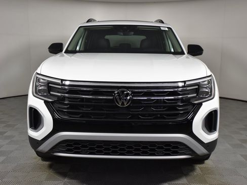 New 2025 Volkswagen Atlas Peak Edition SE image 2