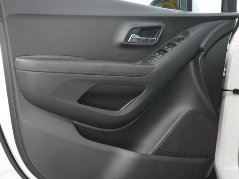 Used 2020 Chevrolet Trax LS w/ Tint and Cruise Package image 18