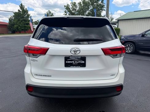 Used 2017 Toyota Highlander LE AWD/4WD image 6