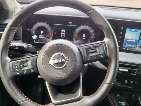 Used 2025 Nissan Kicks SR w/ SR Premium Package AWD/4WD image 28