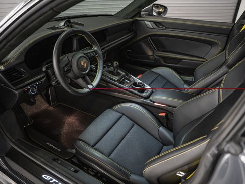 Used 2025 Porsche 911 GT3 RWD image 31