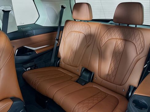 Used 2024 BMW X7 xDrive40i w/ Executive Package image 9