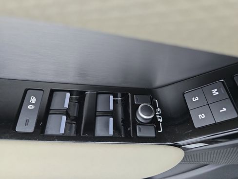 Used 2023 Land Rover Range Rover Velar R-Dynamic S image 28