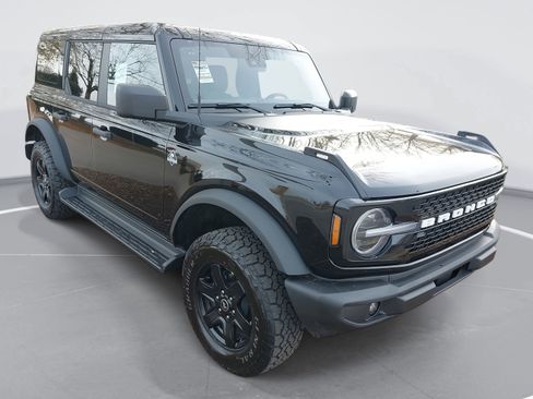 New 2025 Ford Bronco Outer Banks w/ Black Appearance Package image 3