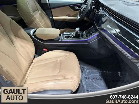 Used 2022 Audi Q8 Prestige w/ Prestige Package image 17