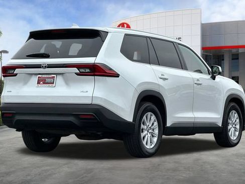 Used 2025 Toyota Grand Highlander AWD image 5