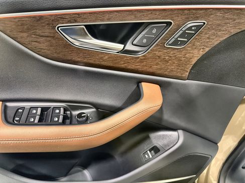 Used 2025 Audi Q8 Premium Plus image 44