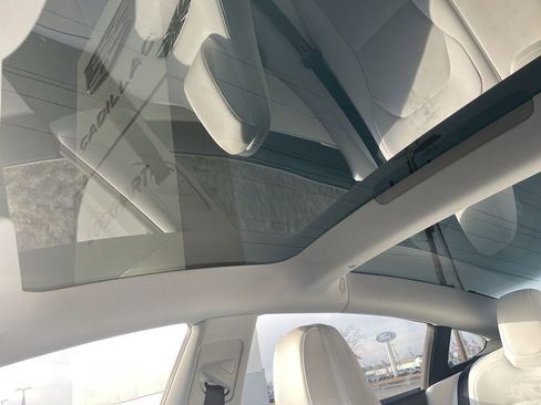 Used 2024 Tesla Model 3 Performance image 23