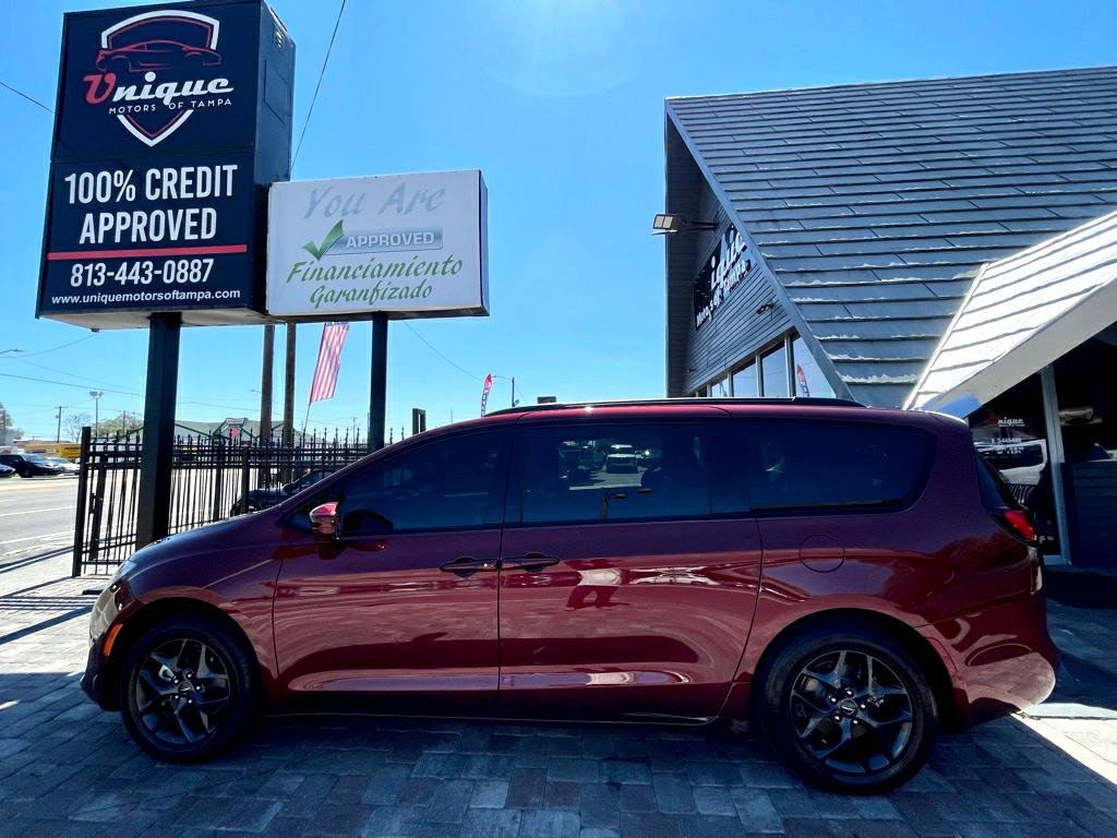 Used 2018 Chrysler Pacifica Touring-L w/ Premium Audio Group FWD image 7