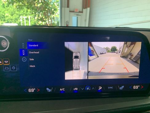 Used 2026 Chevrolet Traverse LT w/ Driver Confidence Package FWD image 24