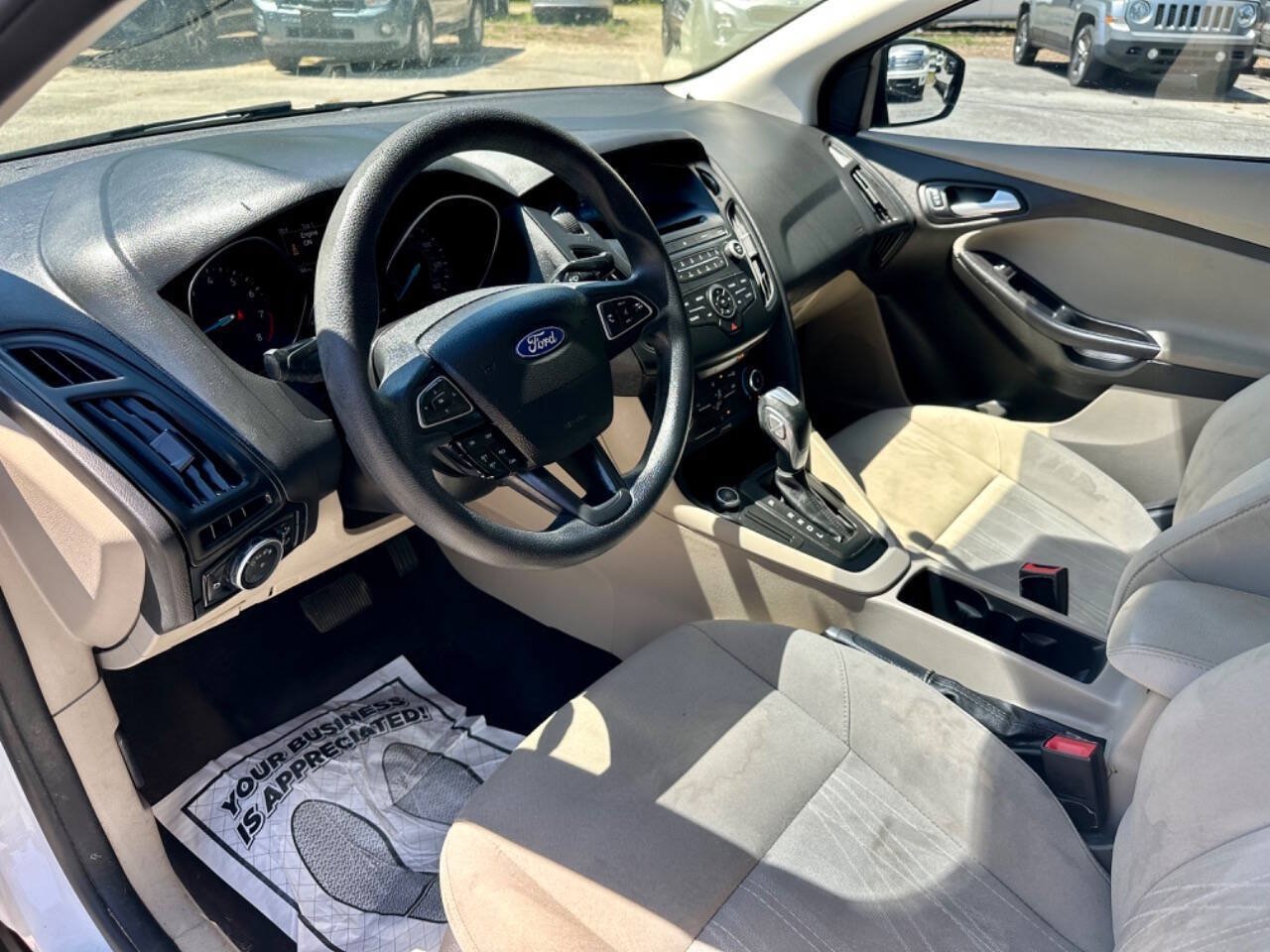 Used 2015 Ford Focus SE FWD image 9