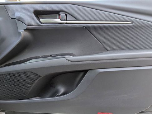 Used 2025 Toyota Camry SE image 35