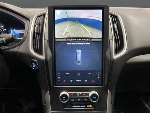 Used 2024 Ford Edge SEL image 9