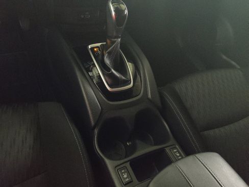 Used 2020 Nissan Rogue SV FWD image 26