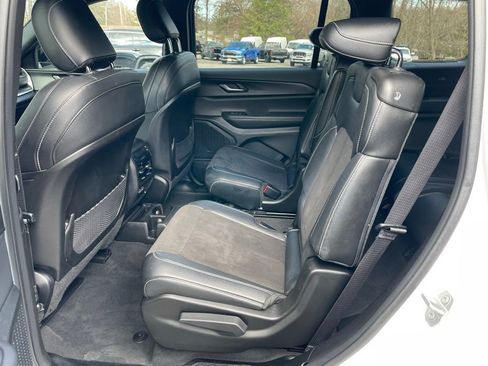 Used 2023 Jeep Grand Cherokee Laredo w/ Luxury Tech Group I image 13