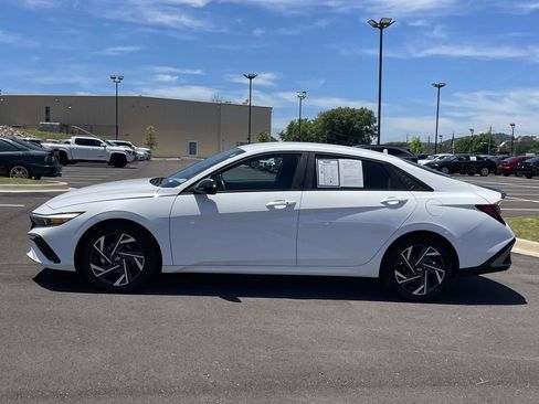 Certified 2025 Hyundai Elantra Sport FWD image 6