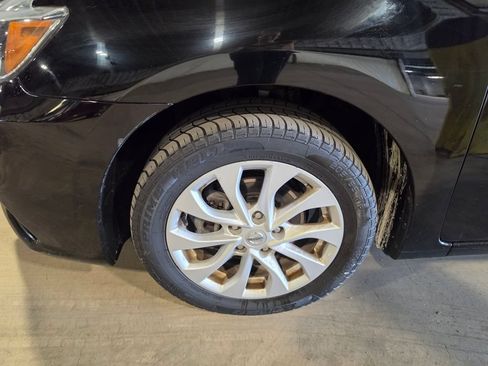 Used 2019 Nissan Sentra SV FWD image 3