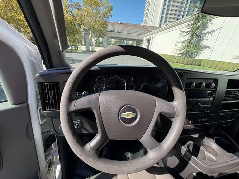 Used 2017 Chevrolet Express 2500 Extended image 18