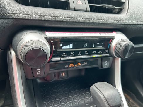 Certified 2024 Toyota RAV4 LE FWD image 24