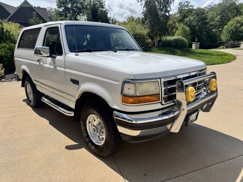 Used 1993 Ford Bronco XLT AWD/4WD image 11