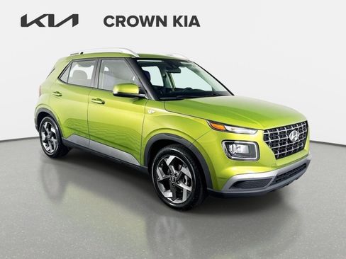 Used 2022 Hyundai Venue SEL w/ Cargo Package FWD image 3