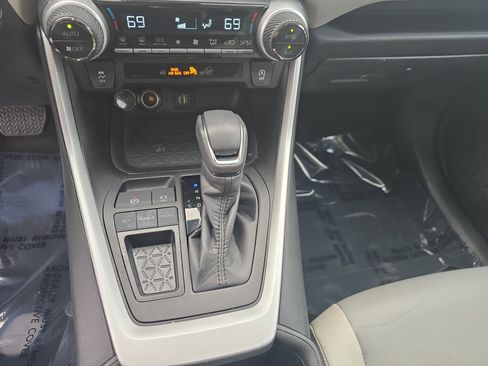 Used 2023 Toyota RAV4 XLE Premium image 26