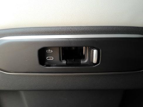 Used 2025 BMW X5 sDrive40i w/ M Sport Package RWD image 36