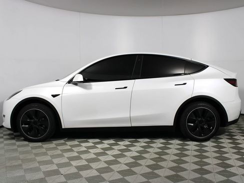 Used 2021 Tesla Model Y Long Range image 28