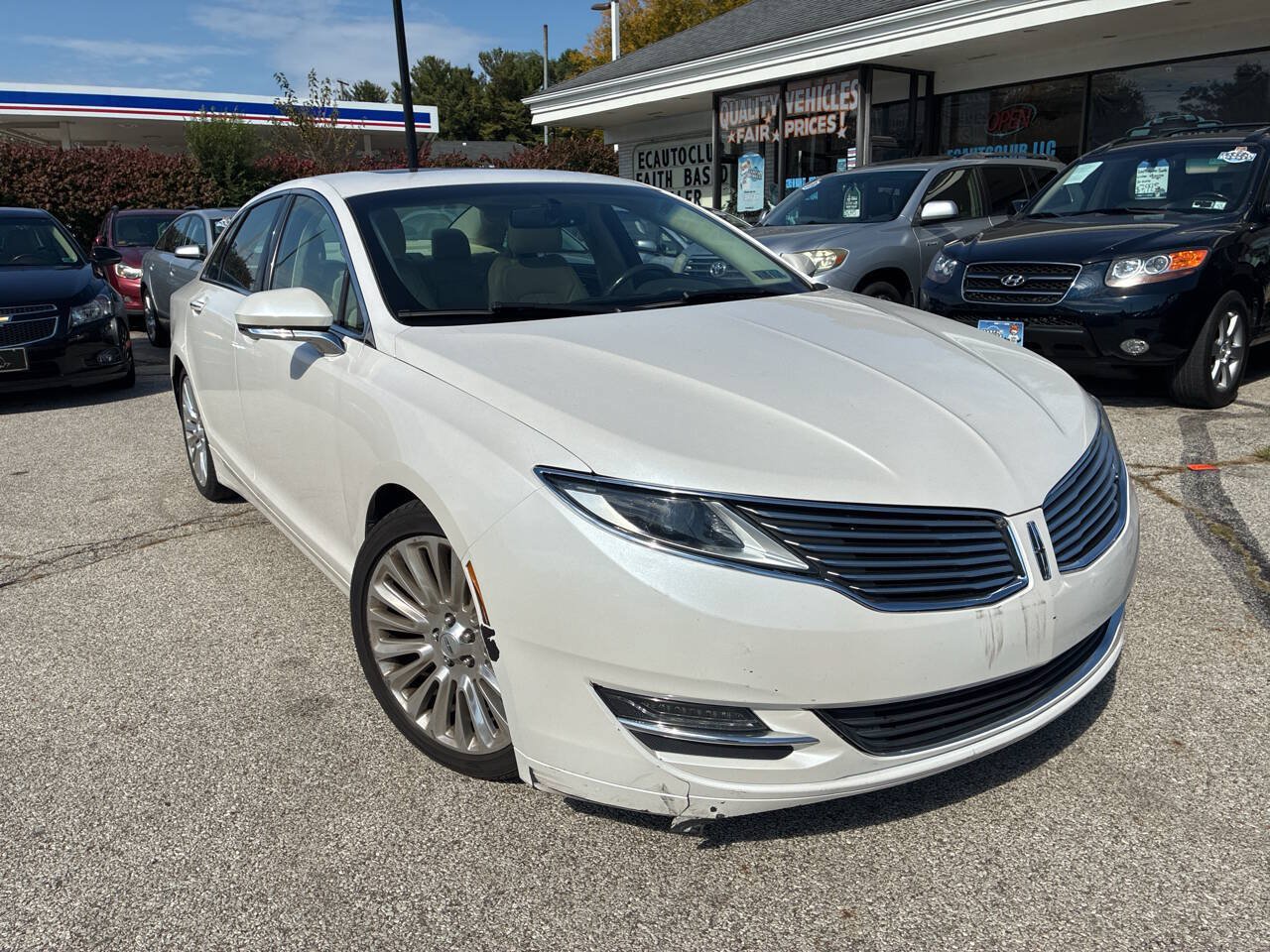Used 2013 Lincoln MKZ FWD image 2