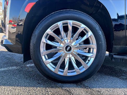 Used 2024 Cadillac Escalade ESV Premium Luxury image 9