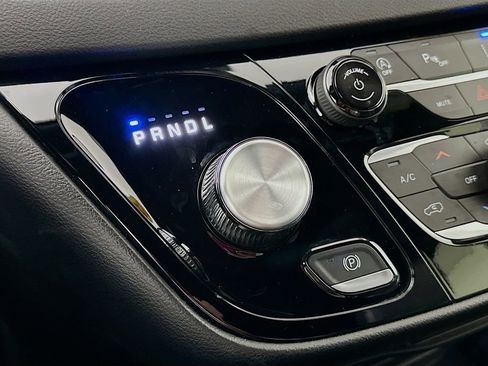 Certified 2025 Chrysler Pacifica Select image 25
