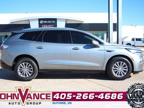 Used 2023 Buick Enclave Essence image 13