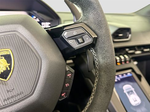 Used 2020 Lamborghini Huracan EVO image 21