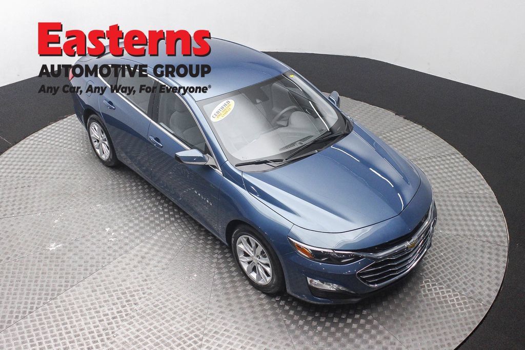 Used 2025 Chevrolet Malibu LT FWD image 3