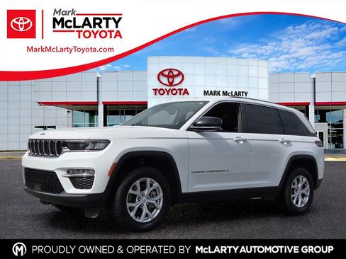 Used 2023 Jeep Grand Cherokee Limited AWD/4WD image 1